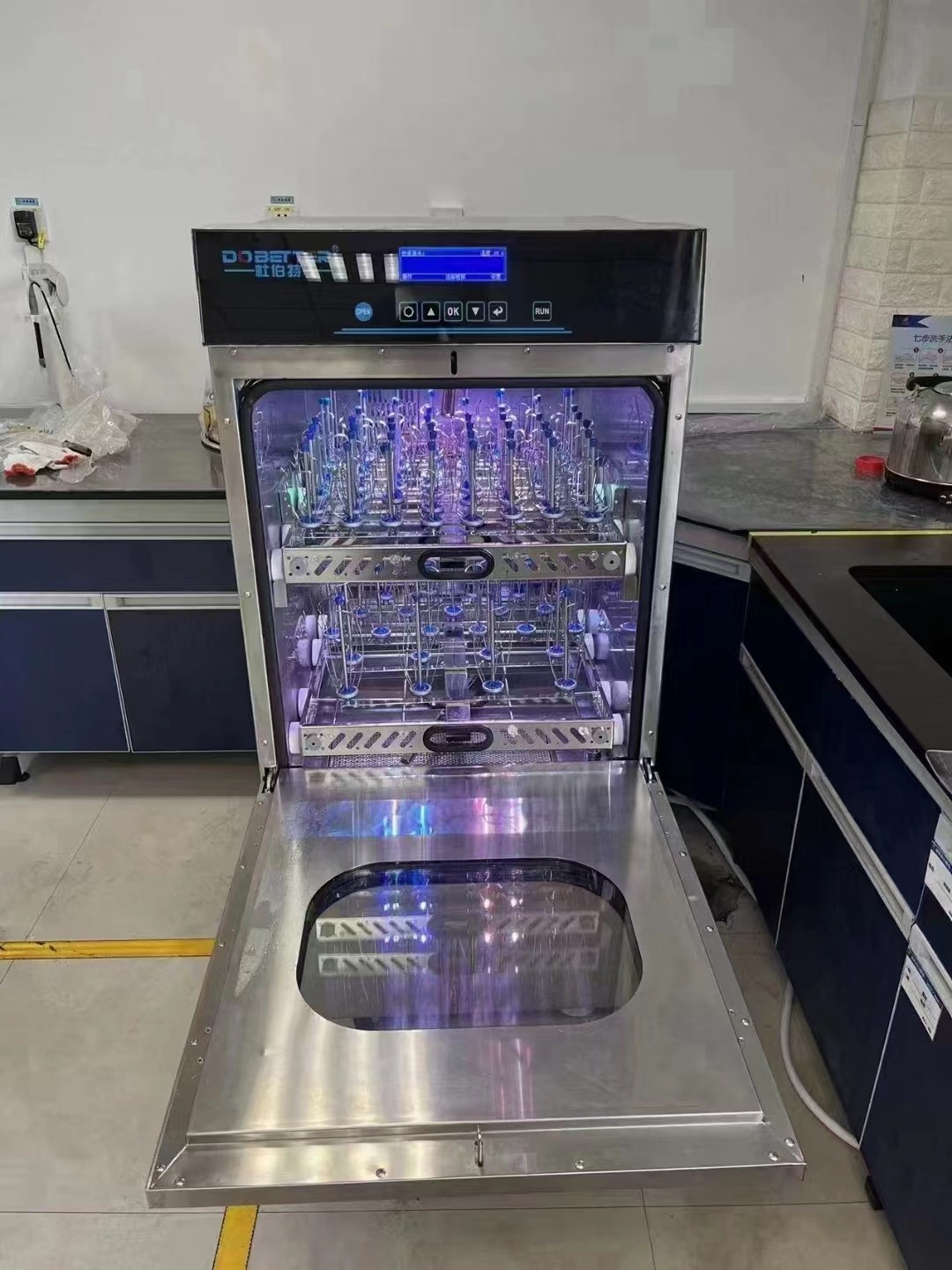 杜伯特實(shí)驗(yàn)室洗瓶機(jī)有效解決滴定管清洗難題