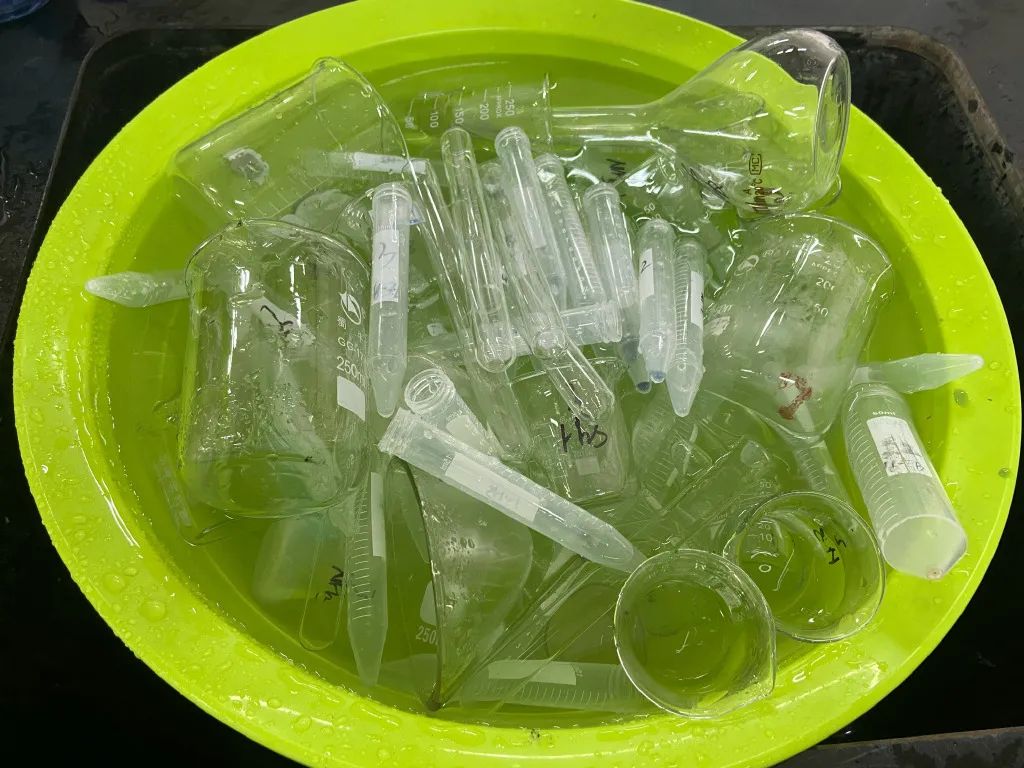 不要再用手洗瓶子了，人工洗瓶的傷害你知道嗎？