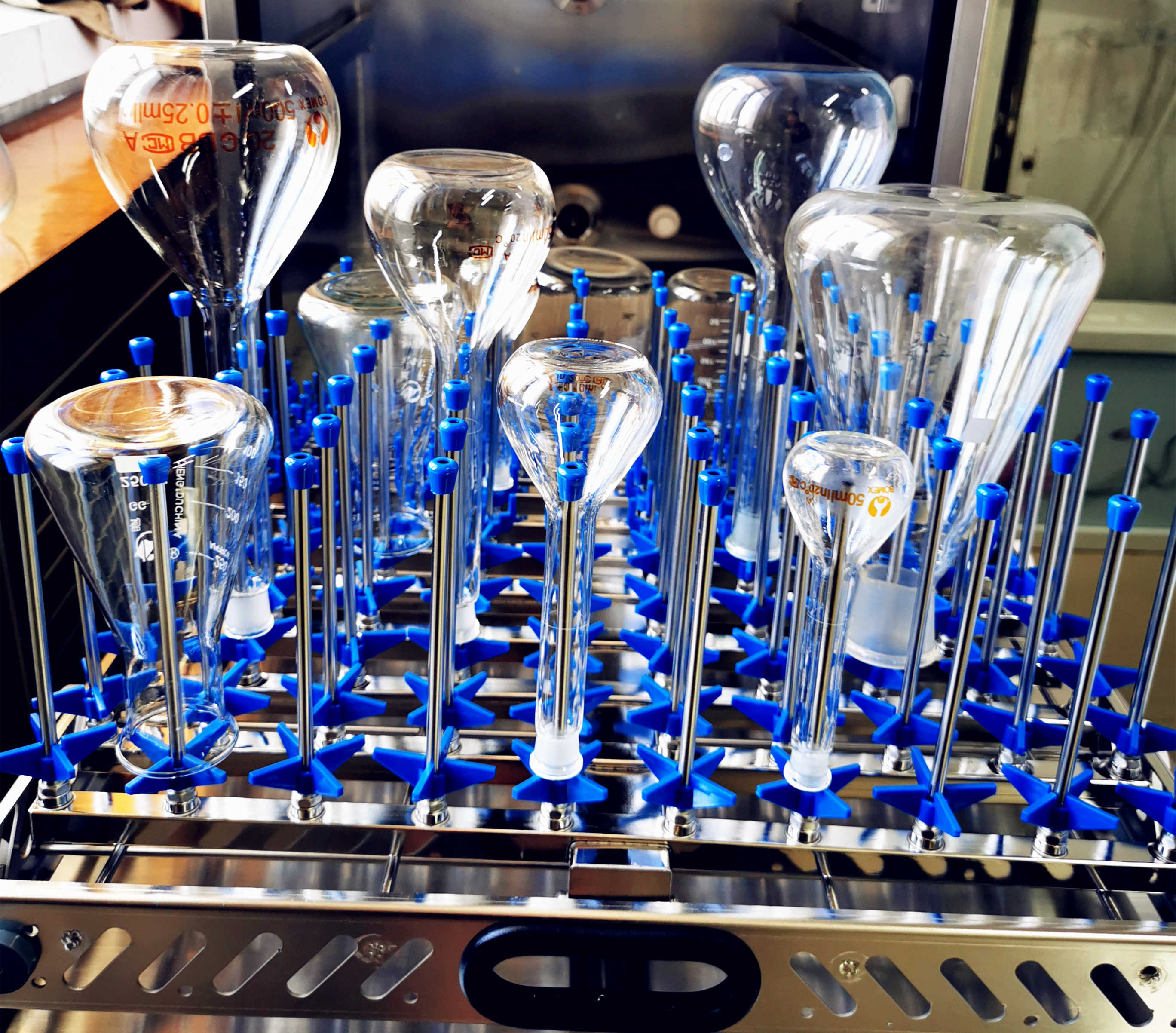 速看！這臺實驗室器皿洗瓶機(jī)如何重塑實驗室科研效率